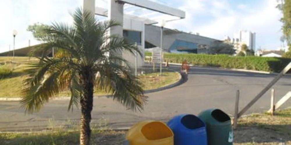 Imagem ilustrativa da imagem Por aí: Chegada e saída