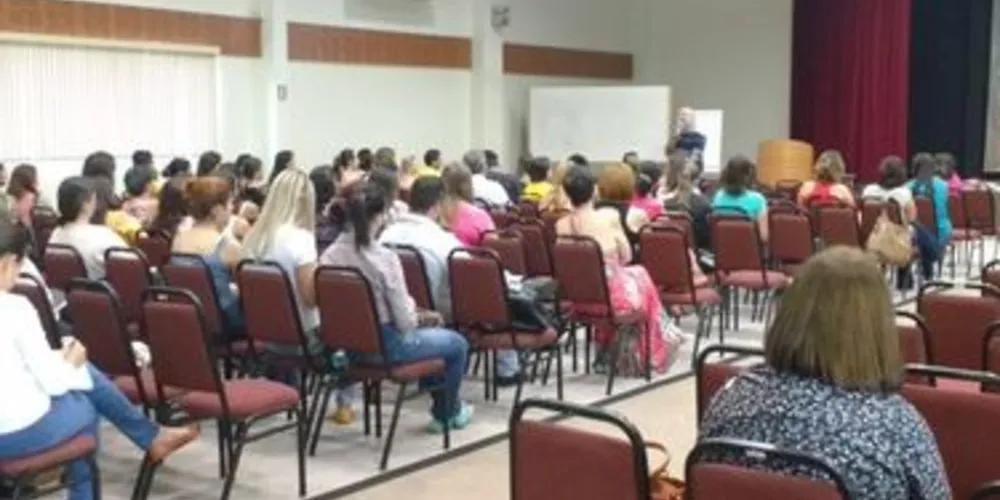 Os conteúdos  presenciais são ministrados pelo Núcleo de Estudos e Formação de Professores em Educação para a Paz e Convivência da UEPG