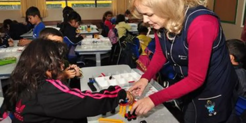 Projeto já é piloto no primeiro ano em dez escolas e será estendido para os três primeiros anos em todas as 84 escolas municipais
