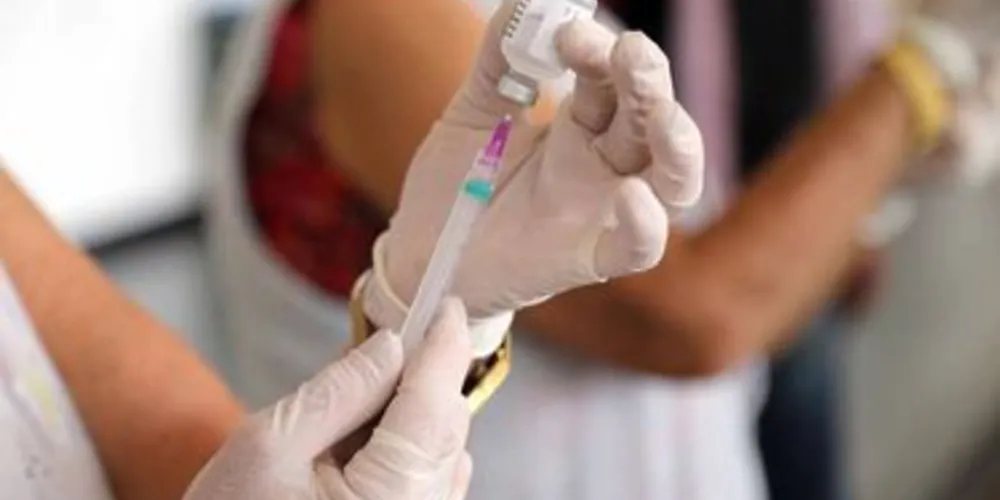 Entre os  pacientes confirmados, oito apresentam doenças crônicas
