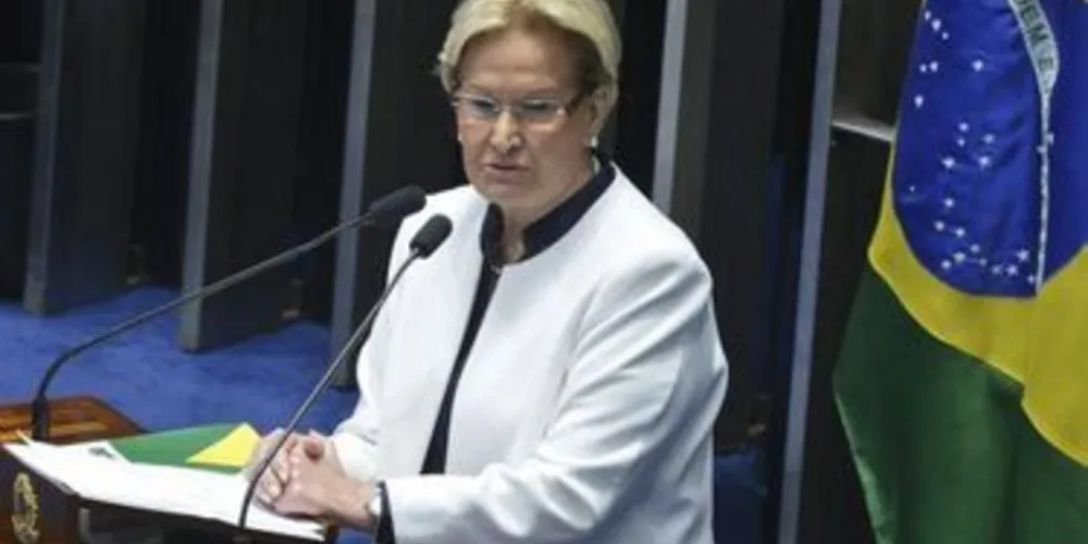 Senadora Ana Amélia, hoje, abriu sessão sobre o afastamento de Dilma