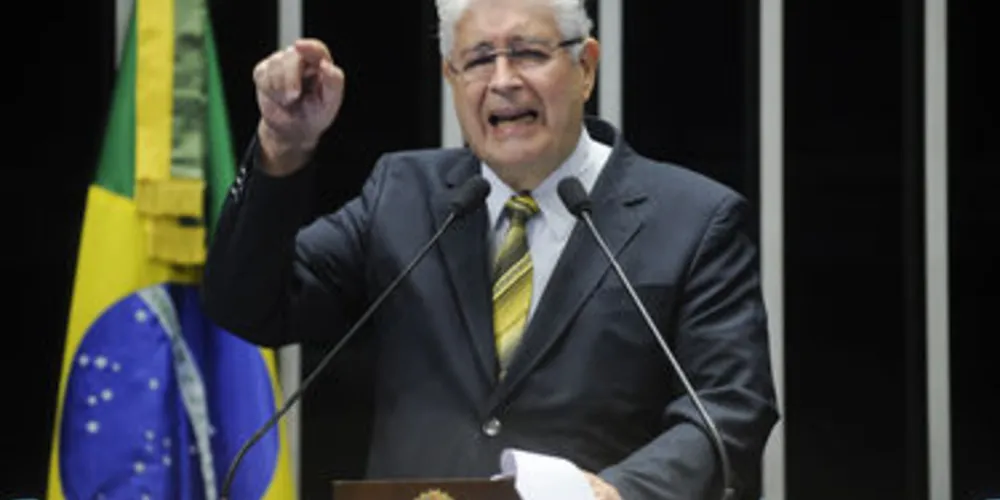 Imagem ilustrativa da imagem Justiça condena Requião a pagar R$ 30 mil a Richa por danos morais