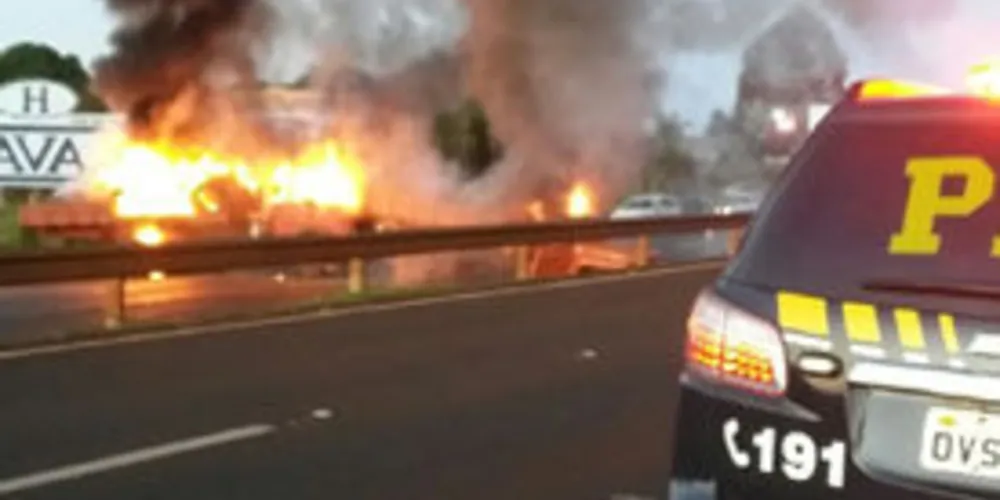BR-277 está bloqueada em Santa Terezinha do Itaipu