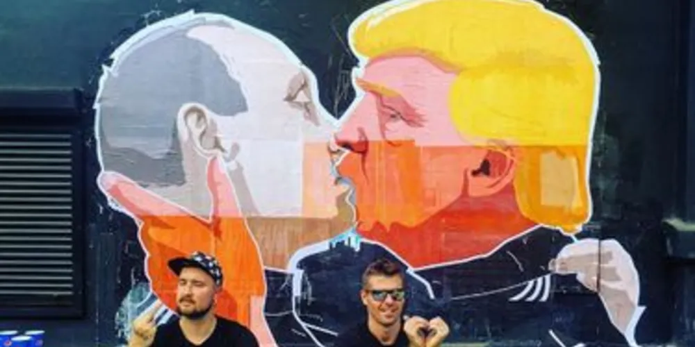 Grafiteiros pintaram imagem onde Trump beija Putin