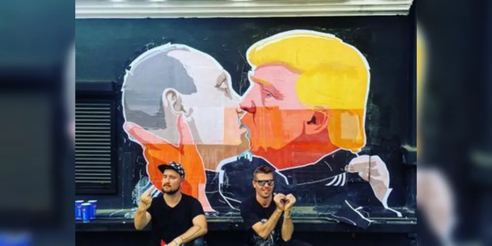 Grafiteiros pintaram imagem onde Trump beija Putin