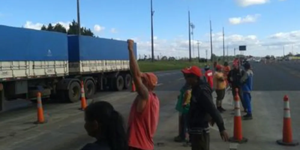 Rodovia foi liberada por volta das 17h