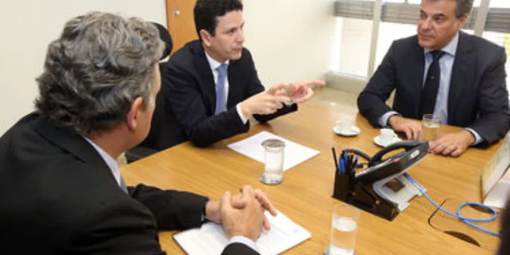 Governador Beto Richa durante reunião com o ministro das Cidades, Bruno Araújo
