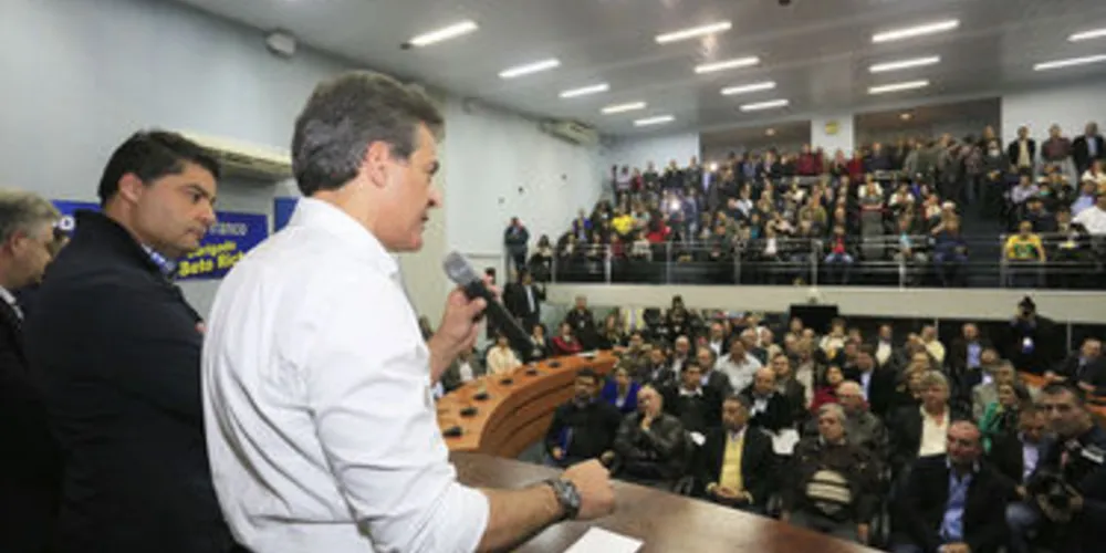 Imagem ilustrativa da imagem Richa anuncia obras de saneamento para PG e Irati