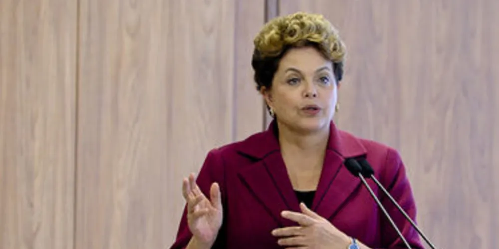 Imagem ilustrativa da imagem Dilma critica fusão entre ministérios