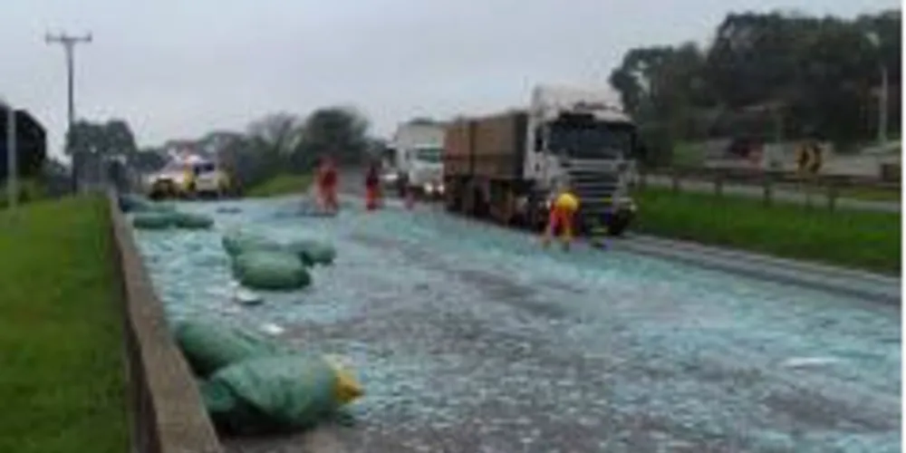 Pista ficou interditada entre Castro e Piraí do Sul