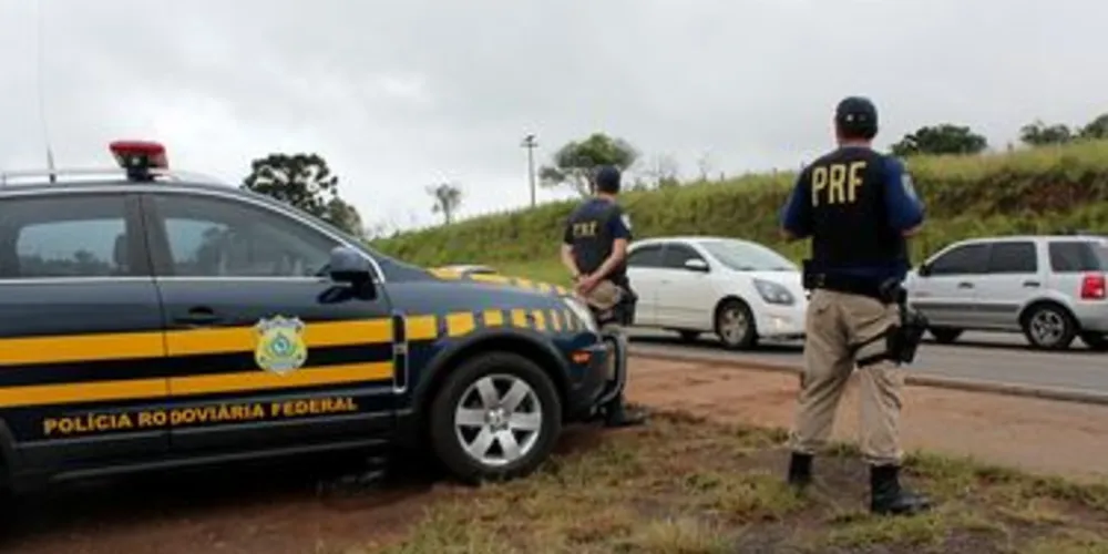 Imagem ilustrativa da imagem Capotamento mata dois jovens na BR-277 em Palmeira