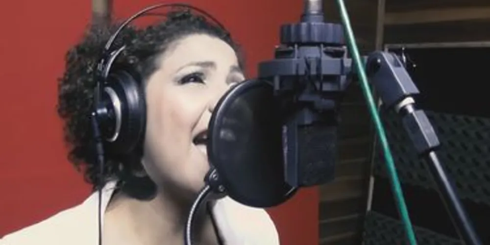 Cantora participa de promoção para gravar um EP