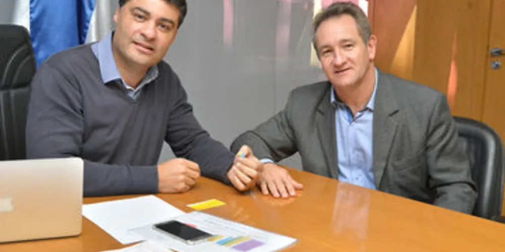 Imagem ilustrativa da imagem Rangel recebe visita de gerente dos Correios
