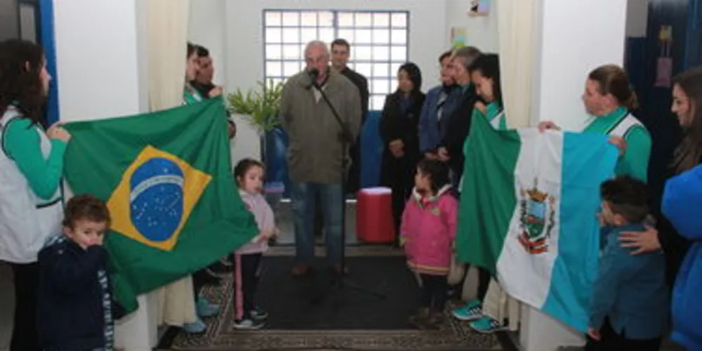 Imagem ilustrativa da imagem Castro entrega Cmeis para a comunidade