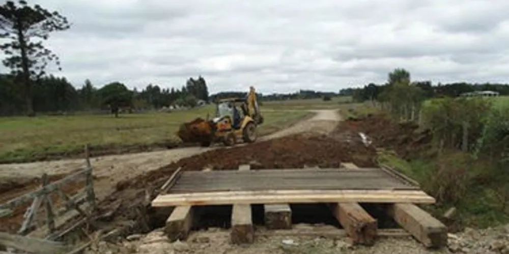 Obras são voltadas para o patrolamento e cascalhamento em Rebouças