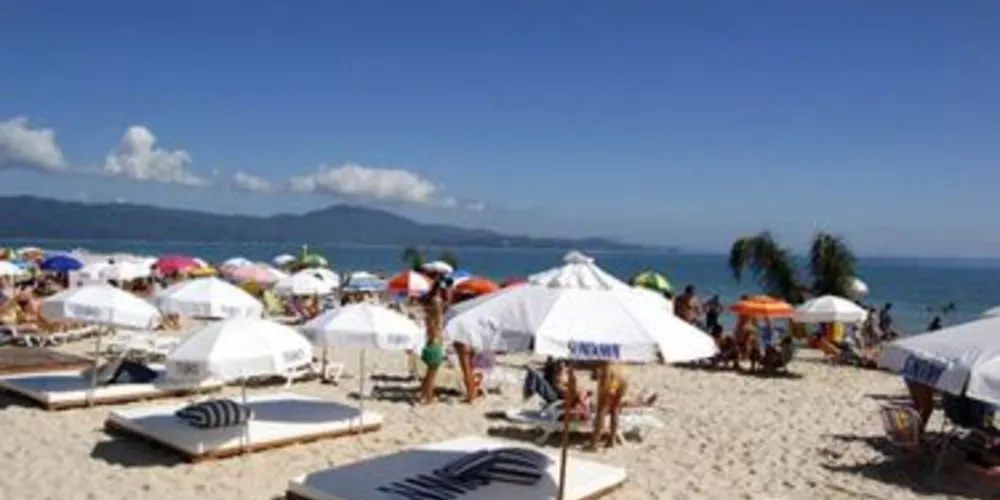 Imagem ilustrativa da imagem Juiz determina que ‘beach clubs’ de Jurerê sejam demolidos