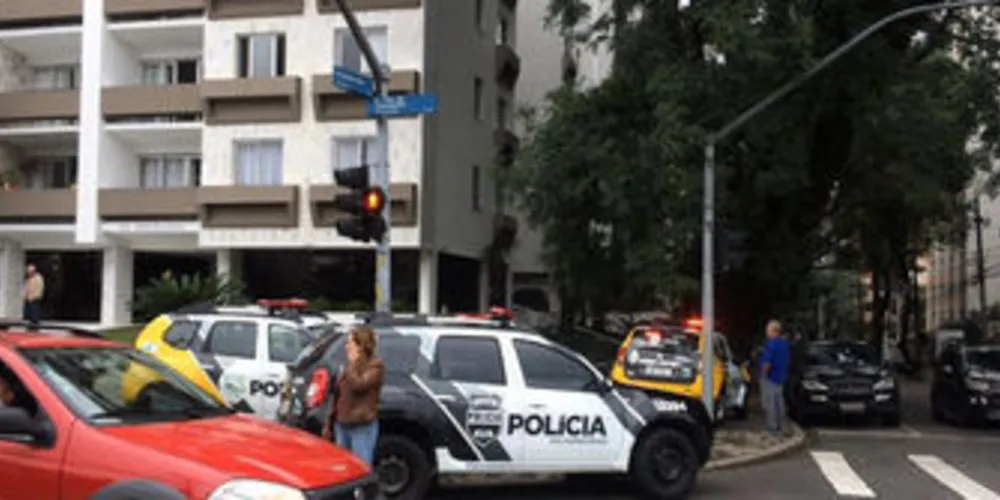 Imagem ilustrativa da imagem Idoso morre ao cair do 10º andar em Curitiba