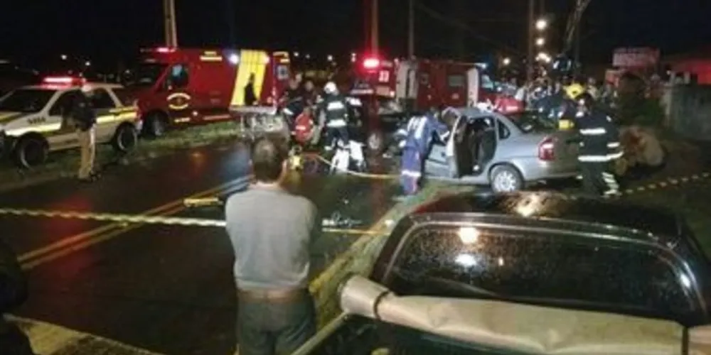 Acidente deixou a rua trancada em PG