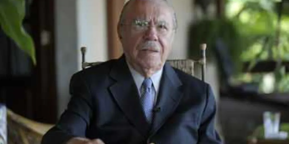 Imagem ilustrativa da imagem Sarney se diz revoltado com pedido de prisão contra ele