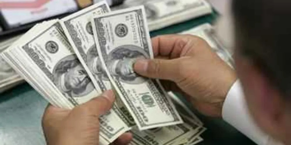 Imagem ilustrativa da imagem Dólar fecha abaixo de R$ 3,37, menor valor em 10 meses