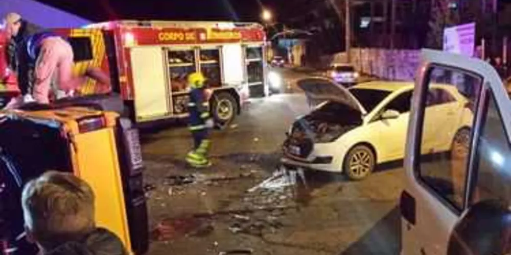 Acidente deixou quatro feridos na noite de ontem
