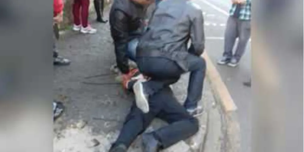 Imagem ilustrativa da imagem Policial de folga detém suspeito de assalto no Centro