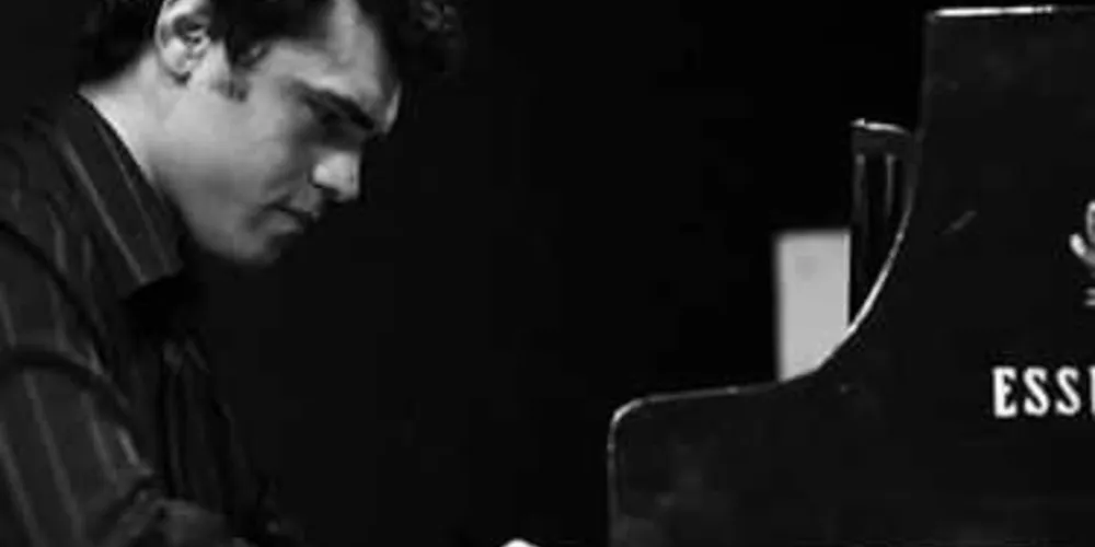 Vinícius Fabri (foto) faz a segunda apresentação da noite