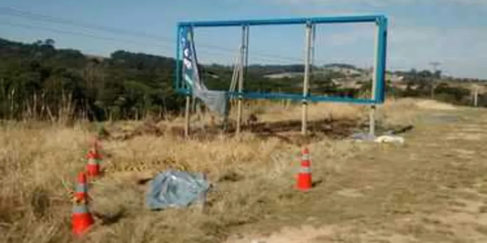 Imagem encaminhada ao portal aRede mostra local do acidente envolvendo trabalhadores