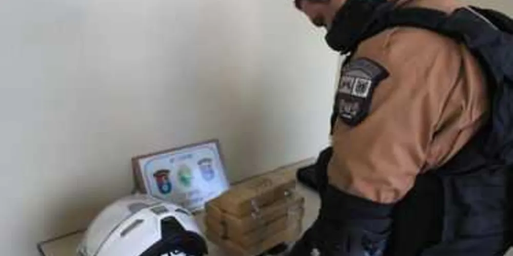 Imagem ilustrativa da imagem ‘Motoboy’ é flagrado com 5 kg de maconha