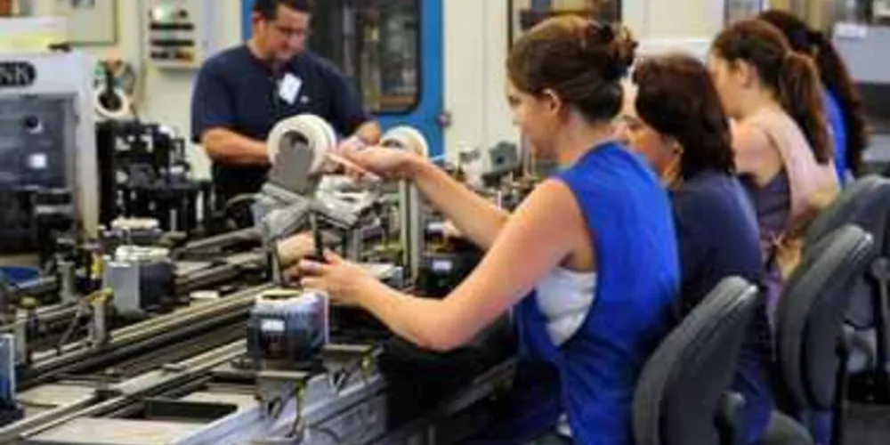 O Brasil perdeu 289 mil empresas em 2014, uma queda de 5,4% em relação a 2013