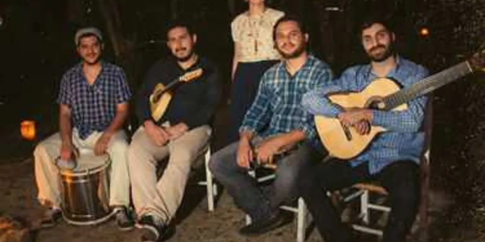 Às 19h30, sobe ao palco o grupo Braseiro, com o show ‘Ascende o Samba’,