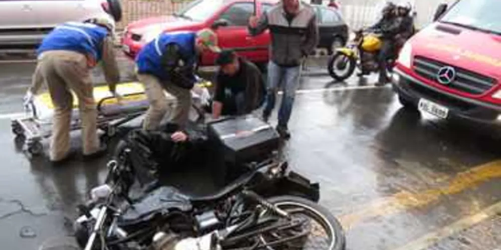 Imagem ilustrativa da imagem Colisão deixa motociclista com suspeita de fratura no Centro