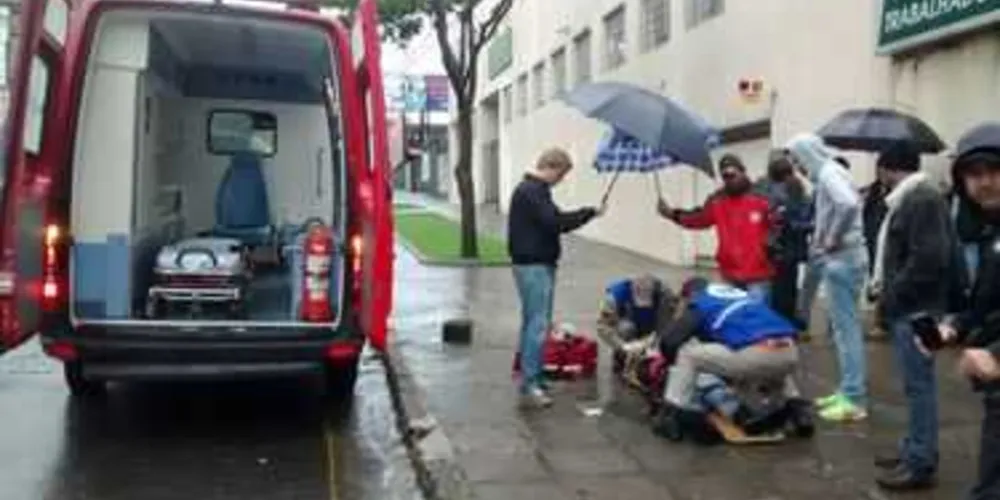 Rapaz foi atropelado em frente à Agência do Trabalhador