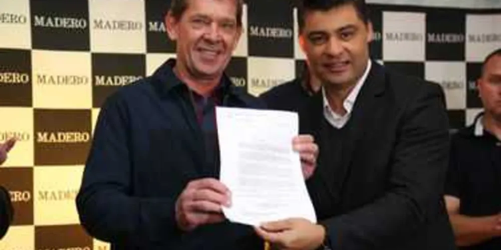 Imagem ilustrativa da imagem Madero inaugura fábrica e anuncia criação de fazendas