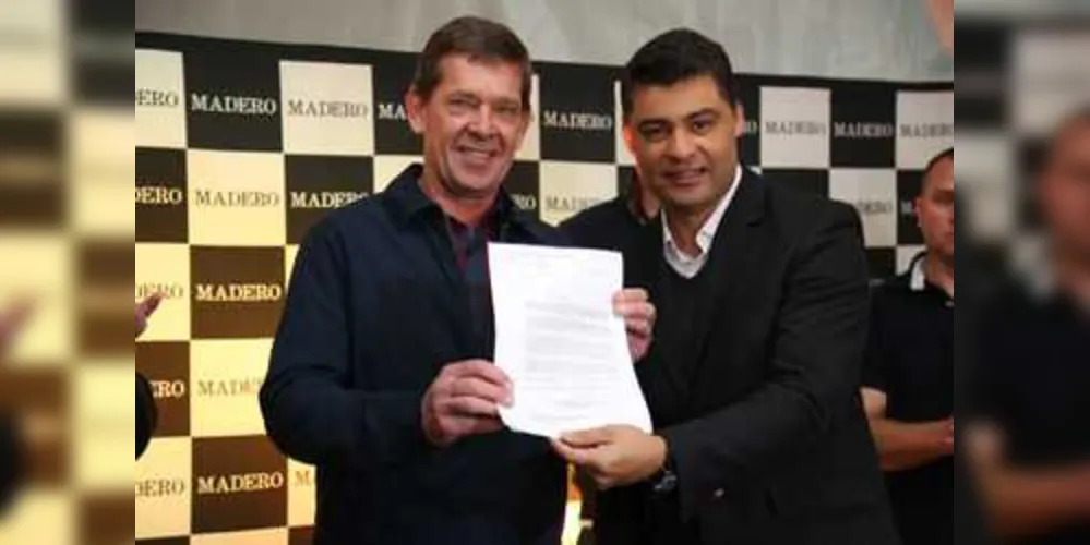 Imagem ilustrativa da imagem Madero inaugura fábrica e anuncia criação de fazendas
