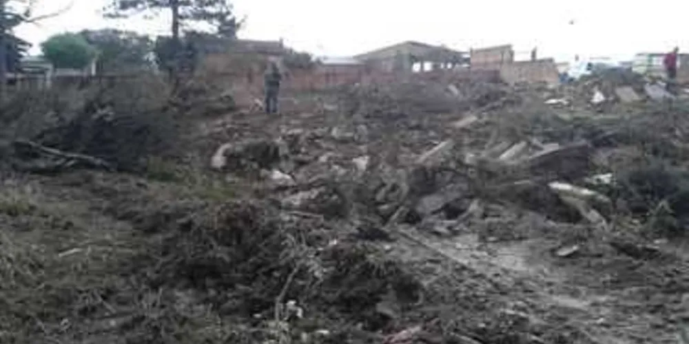 Terreno da Prefeitura de Rebouças apresenta série de irregularidades