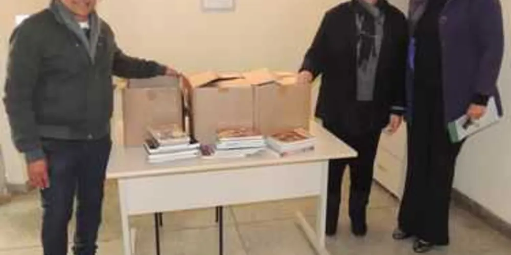 Imagem ilustrativa da imagem Secal entrega livros ao Cense de Ponta Grossa