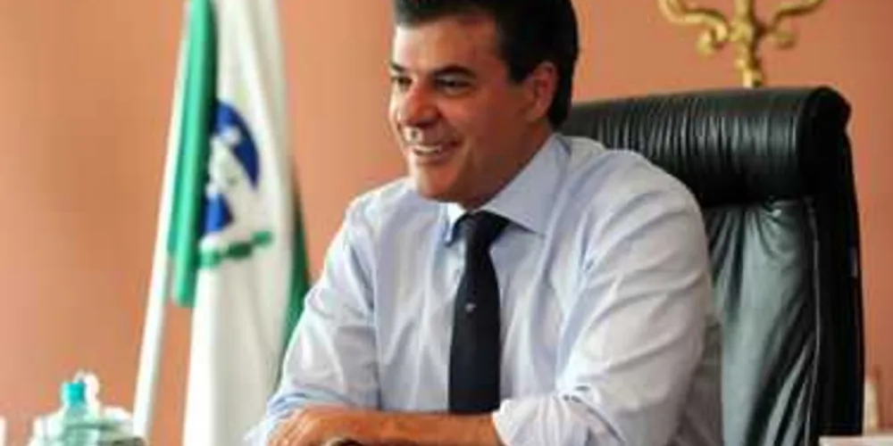 Imagem ilustrativa da imagem Ao contrário de outros estados, Paraná paga em dia salário dos servidores