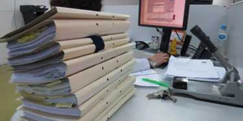Pilhas de papel poderão ser substituídas por arquivos digitais