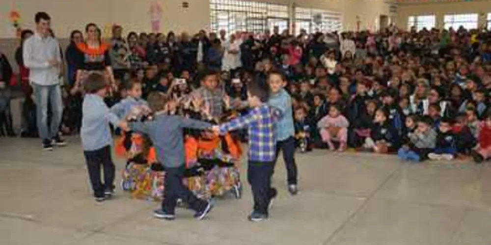 Escola inaugurou ampliação e conseguirá atender todas crianças em dois turnos