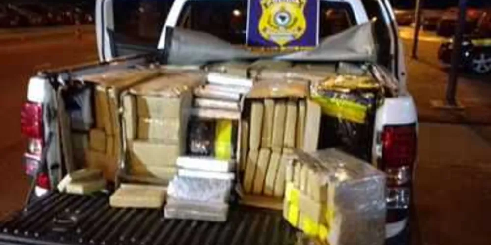 Imagem ilustrativa da imagem PRF apreende 857 kg de maconha e 228 munições no PR
