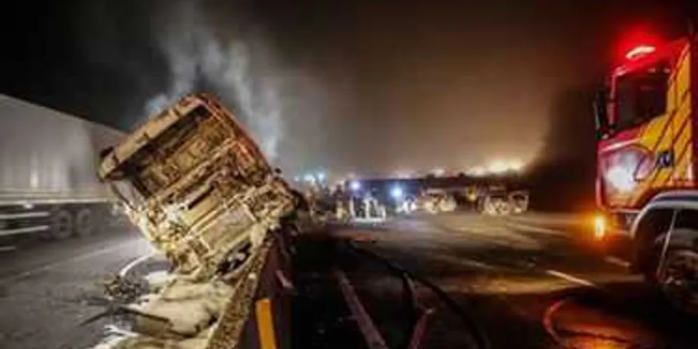 Tragédia aconteceu no início da noite deste domingo na BR-277, na descida para o litoral do Paraná