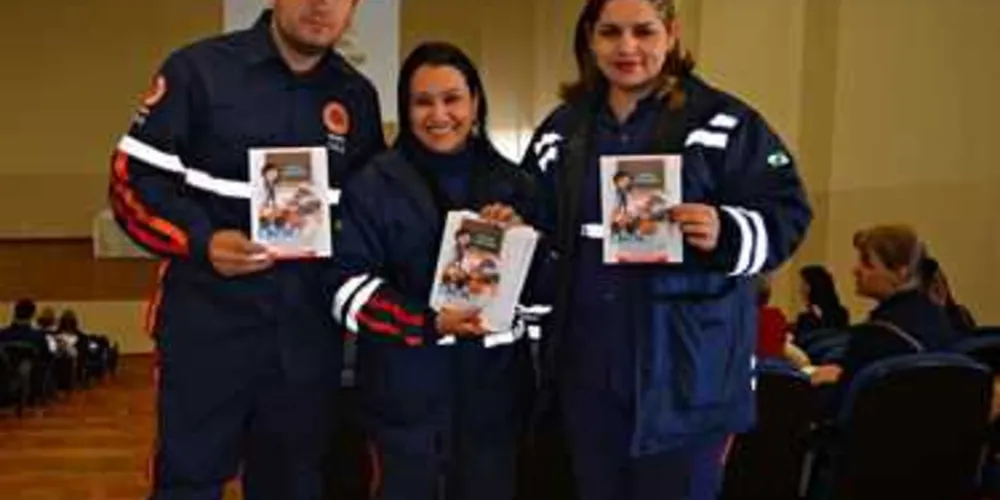 Cartilhas foram entregues ontem para professoras das escolas