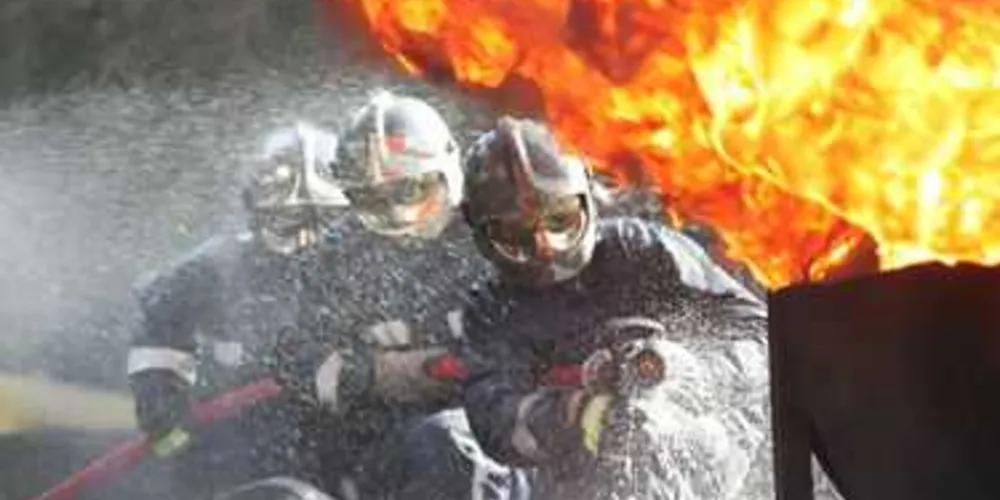 Imagem ilustrativa da imagem Alunos dos Bombeiros recebem instrução de incêndio