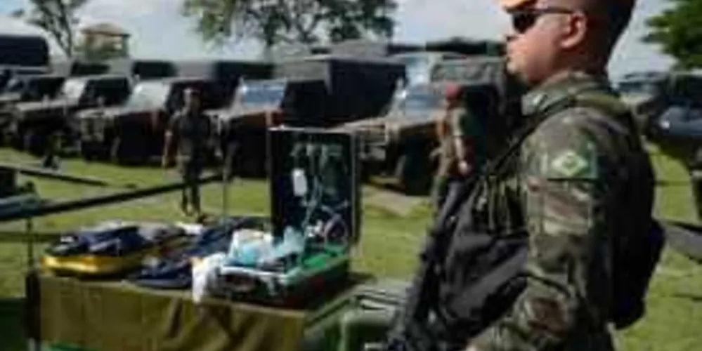 Brigada de Infantaria Paraquedista faz treinamento para os Jogos Rio 2016, na Vila Militar, em Deodoro, zona oeste da capital