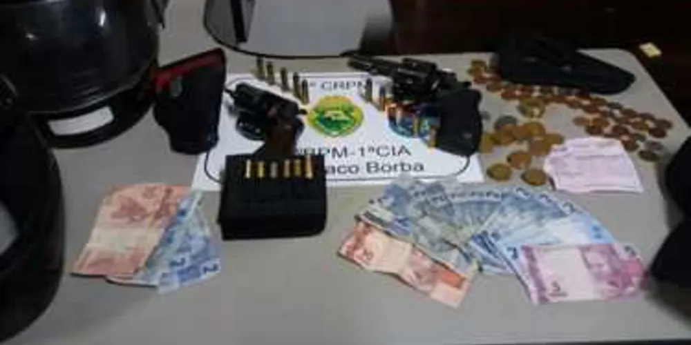 Armas foram apreendidas no bloqueio policial