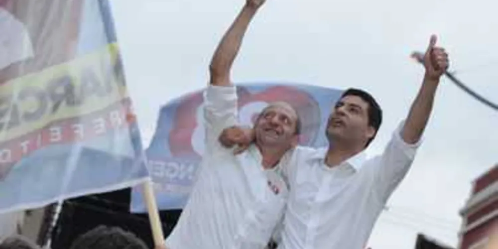 Em 2012, a dupla venceu a eleição no segundo turno