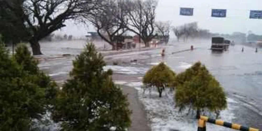 Tempestade de granizo atingiu várias cidades do Paraná, deixando rastro de destruição