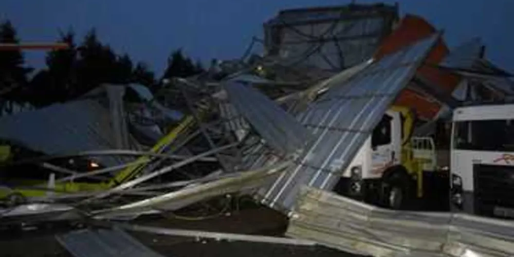 Chuva, granizo e vento causou grande destruição em Ponta Grossa