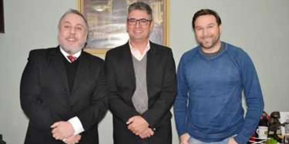 Apoio foi definido na noite de quarta-feira (13) e fortalece a "terceira via" representada por Julio Küller